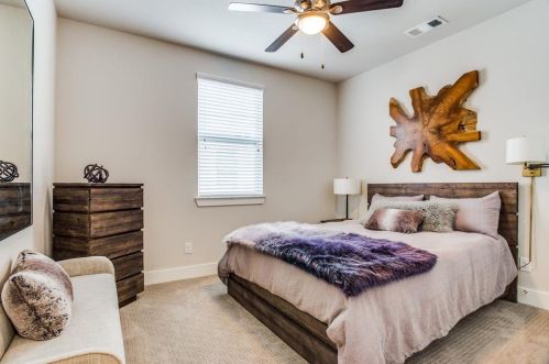 401 Templeton Dr, Fort Worth TX  76107-2252 exterior