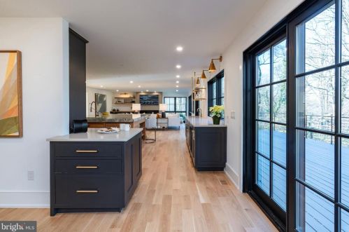 603 Gravers Ln, Philadelphia PA 19118-2806 exterior