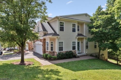 1057 Shadowlawn Dr, Green Brook, NJ 08812-1743
