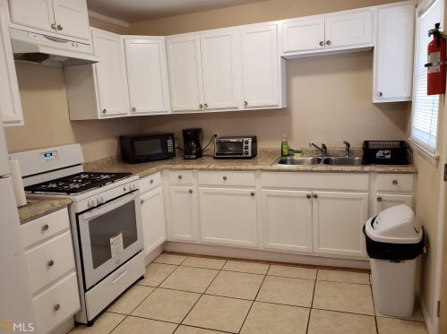 2573 Barge Rd, Atlanta, GA 30331-5248