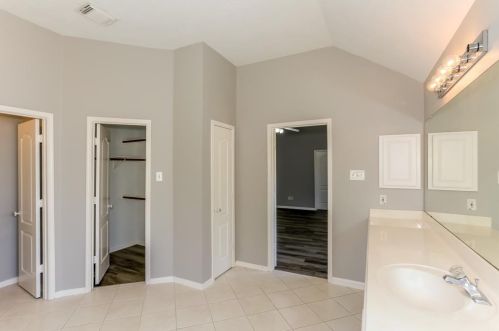 2207 Stoneycreek Park Ct, Conroe TX  77385 exterior