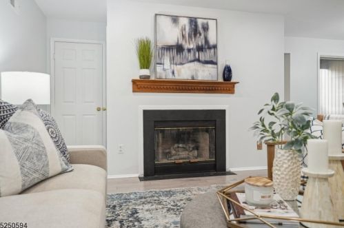 18 Buchanon Ct, Town Center, NJ 07052-1126