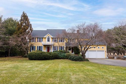 90 Fletcher Rd, North Kingstown, RI 02852-1603