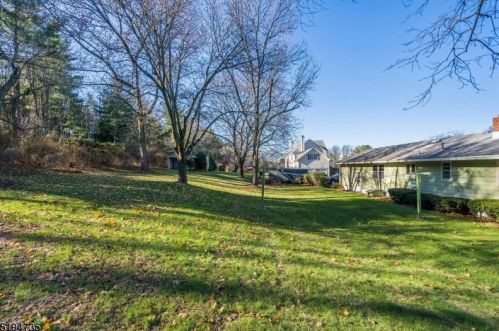 24 Old Mountain Rd, Lebanon, NJ 08833-4200