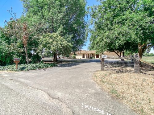 2749 Michigan Ave, Modesto, CA 95358-9457