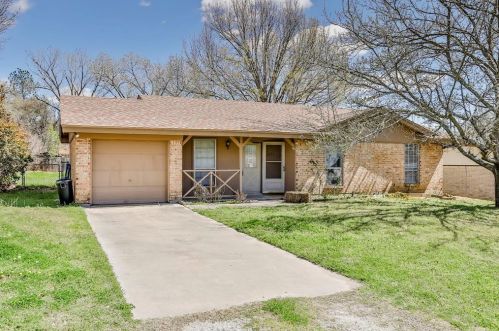 225 Mountain View Dr, Azle, TX 76020-4405