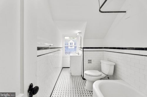 821 Bonifant St, Silver Spring MD 20910-5530 exterior