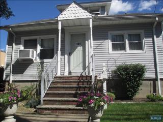 131 Main St, Lodi, NJ 07644-1739