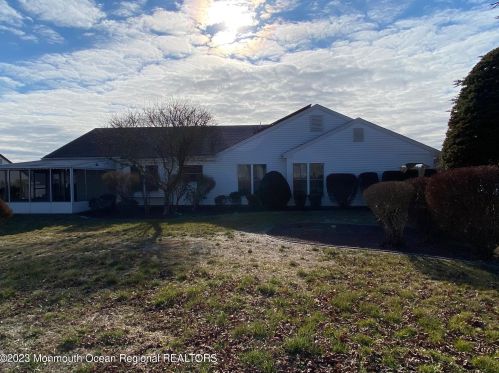 1 Blackthorn Pl, Lakehurst, NJ 08759-6656