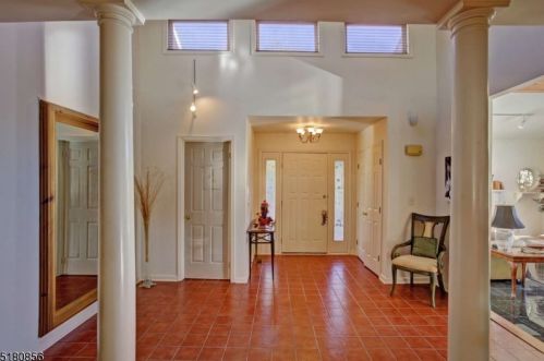 2 Fawn Ridge Rd, Lebanon, NJ 08833-3213