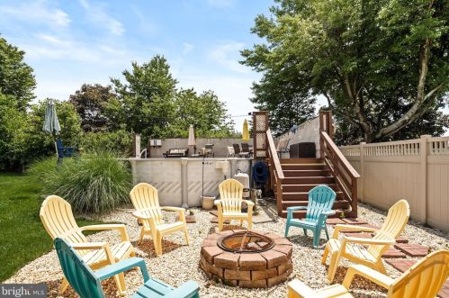 39 Ray Dwier Dr, Trenton NJ  08690-1808 exterior