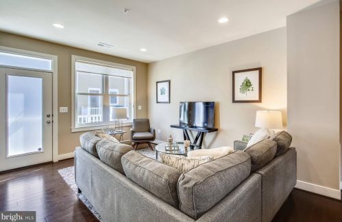 642 Ellsworth Dr, Silver Spring MD 20910-4301 exterior