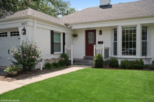 2637 Glenview Rd, Glenview, IL 60025-2715