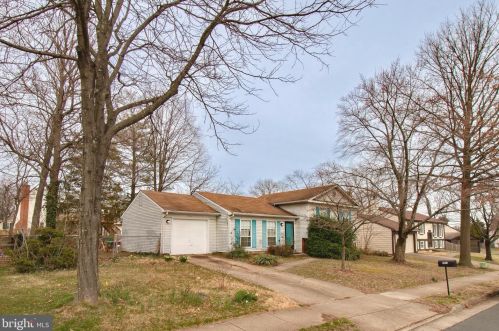 1238 Summerfield Dr, Herndon, VA 20170-4114