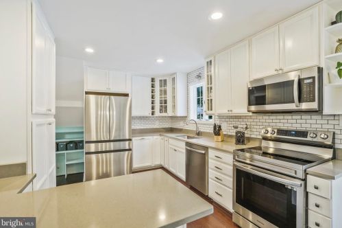7604 Gresham St, Springfield VA  22151-2933 exterior