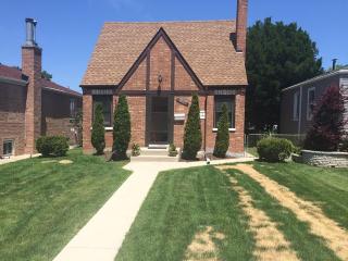 7752 Ardmore Ave, Chicago, IL 60631-2260