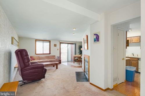 104 Cypress Point Cir, Mount Laurel, NJ 08054-2738