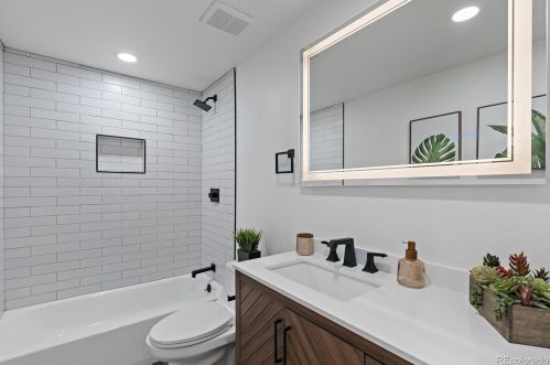 6703 Locust Ct, Englewood CO  80112-1007 exterior