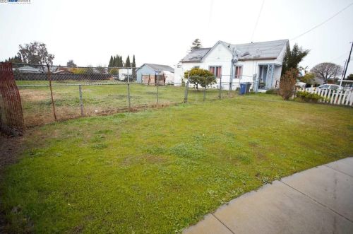 36915 Locust St, Newark, CA 94560-2818