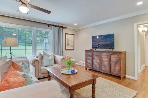 338 Lakemoore Dr, Atlanta GA  30342-3831 exterior