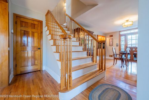 15 Hartshorne Pl, Middletown NJ  07748-2520 exterior