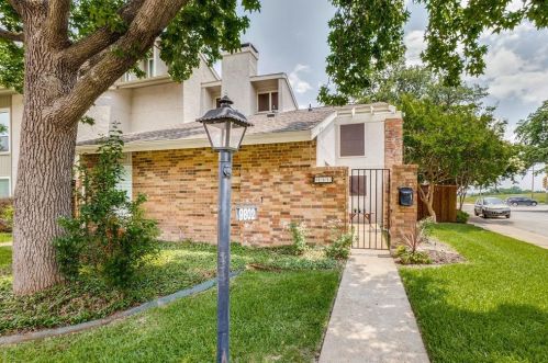 9802 Bent Branch Ln, Dallas, TX 75243-2018