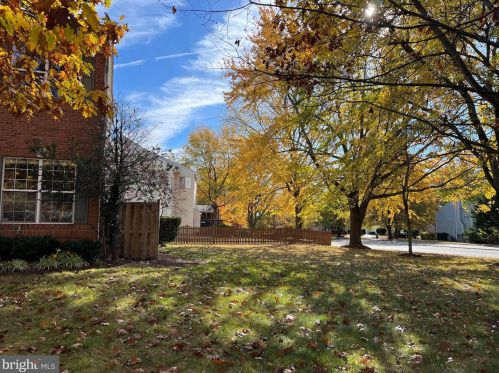 17133 Pickwick Dr, Purcellville, VA 20132-3186