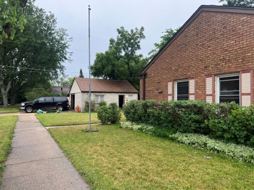 8247 Mango Ave, Morton Grove, IL 60053-3555