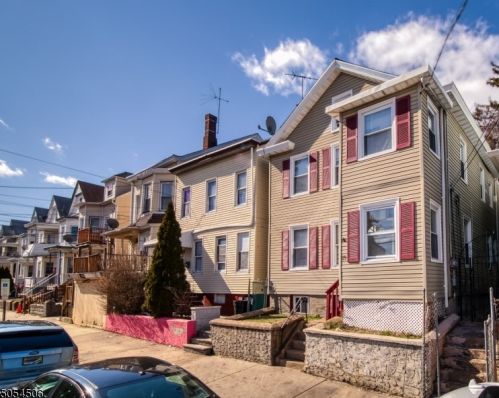 25 Hopper St, Paterson, NJ 07508-2037