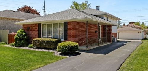 4440 Maple Ave, Brookfield, IL 60513-2331