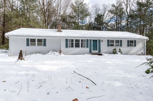 3 Woodland Dr, Amherst, NH 03031-2523