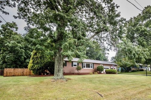 11 Johnson Rd, Wallingford, CT 06492-2112