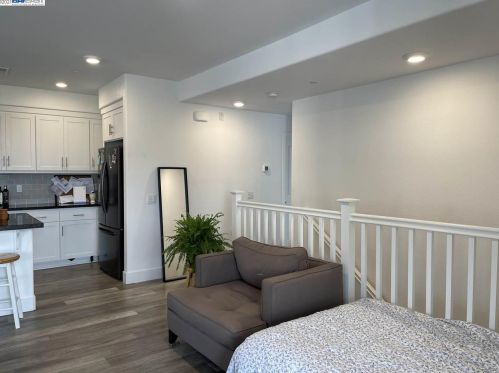 29450 Dixon St, Hayward, CA 94544-6109