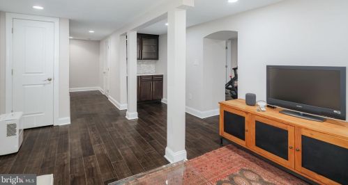 2022 Chancellor St, Philadelphia PA 19103-5605 exterior