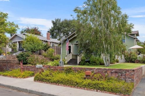334 8th Ave, Escondido, CA 92025-5117
