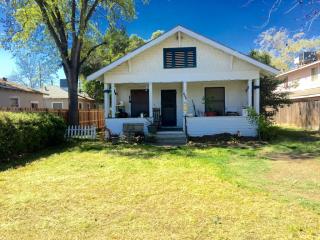 703 Encina St, Visalia, CA 93277-2608