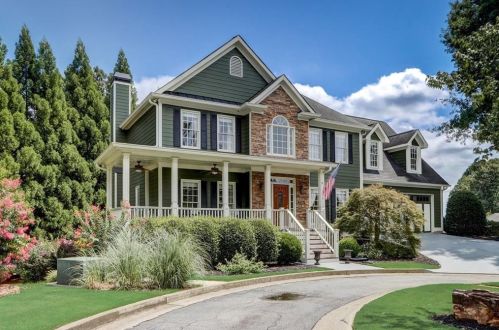 558 Old Canton Rd, Marietta, GA 30068-3268