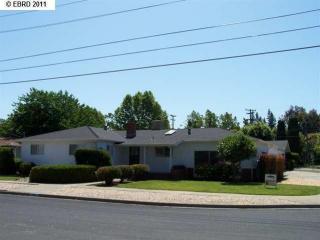 3918 Royal Arch Dr, Concord, CA 94519-1227