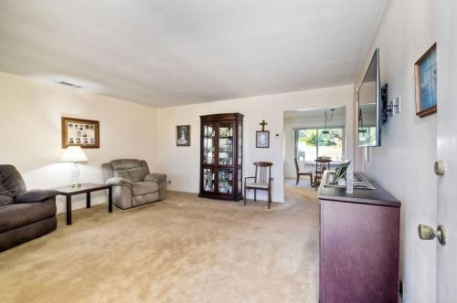 952 La Tierra Dr, San Marcos, CA 92078-4615