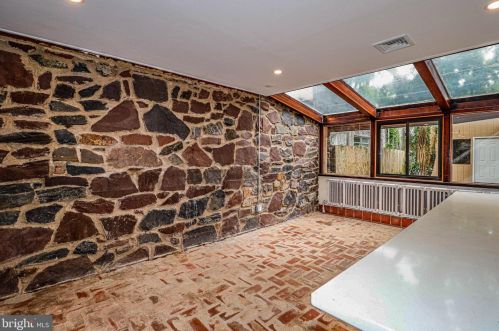 635 Parkway Ave, Trenton NJ  08618-2723 exterior