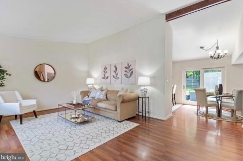 1040 Jeff Ryan Dr, Herndon, VA 20170-3626