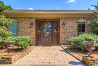 808 Mount Belvoir Dr, Chattanooga, TN 37412-2040