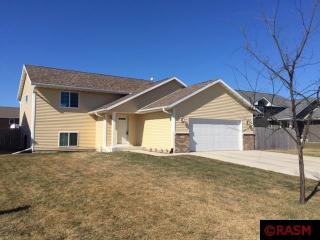 140 Flagstone Ln, Mankato, MN 56001-6327