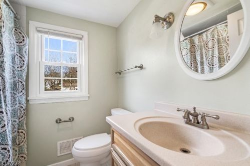 18 Meadow Ln, Hackettstown NJ  07840-4116 exterior