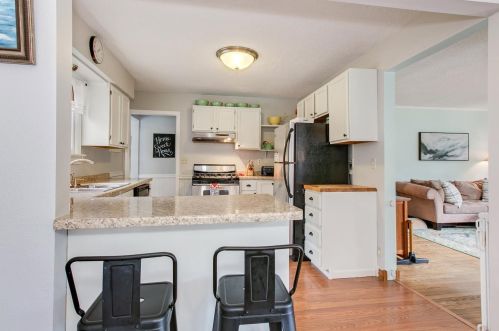 215 Briarwood Ave, Saint Paul, MN 55115-1413