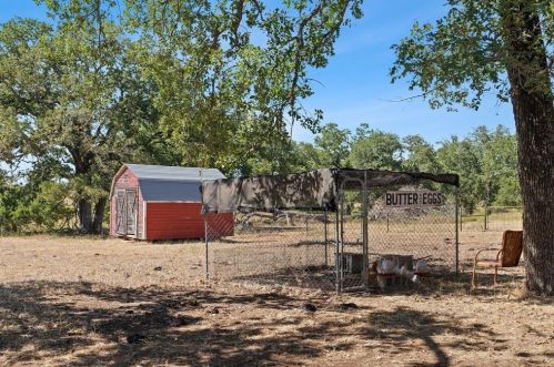 200 Blisard Rd, Webberville TX 78621-5018 exterior