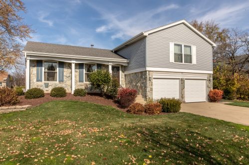 1020 Concord Dr, Hanover Park, IL 60103-5704