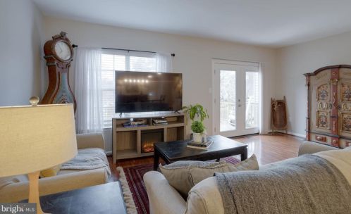 8816 Ridge Hollow Ct, Springfield VA  22152-1424 exterior