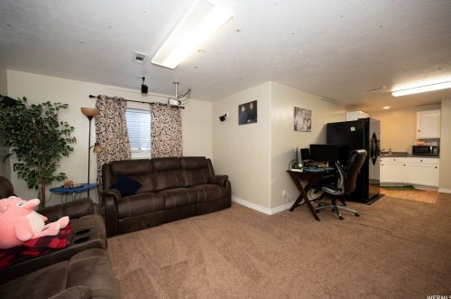 9242 Targhee Dr, Taylorsville UT 84088-6360 exterior