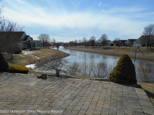 5 Da Vinci Ct, Lakehurst, NJ 08759-6182